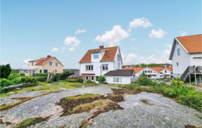 Lovely Apartment In Kungshamn With Kitchen